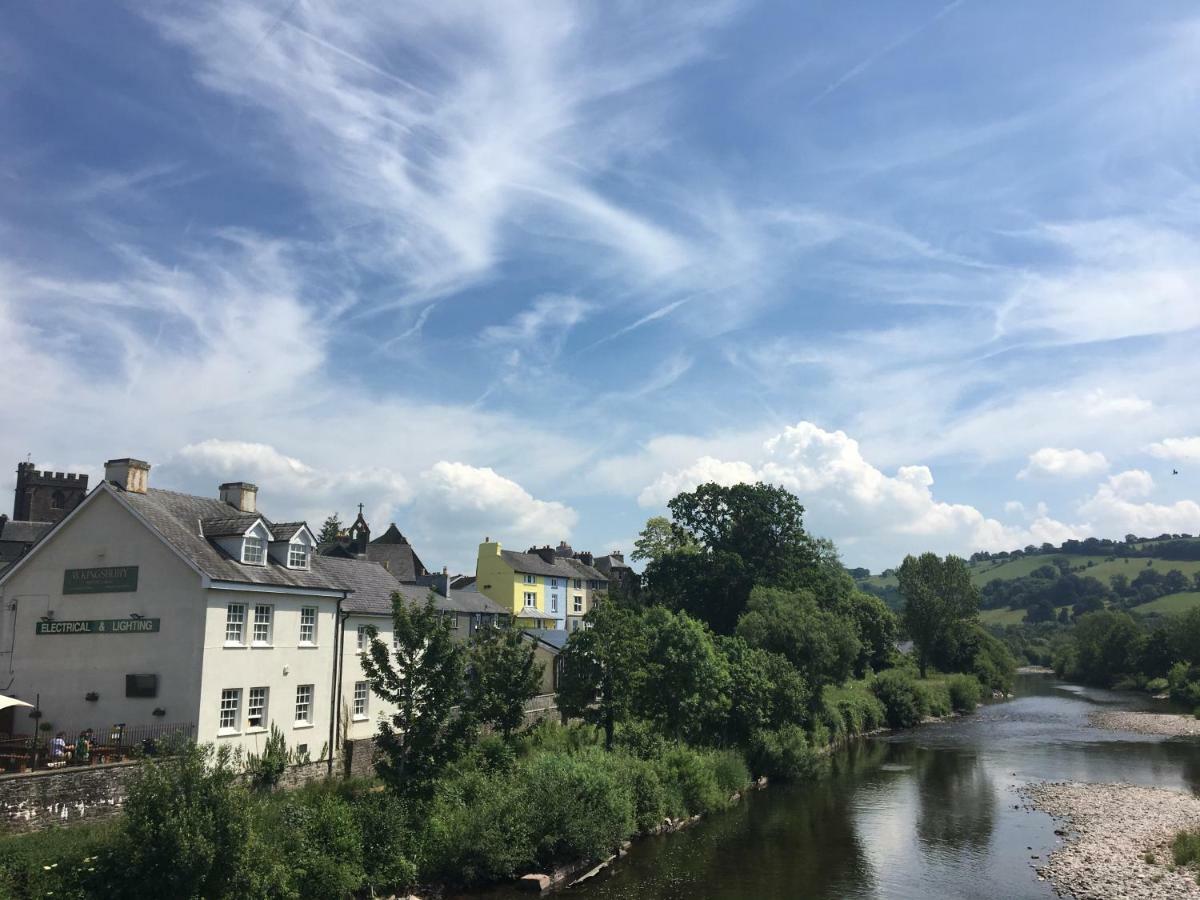 Riverside Brecon Exteriér fotografie